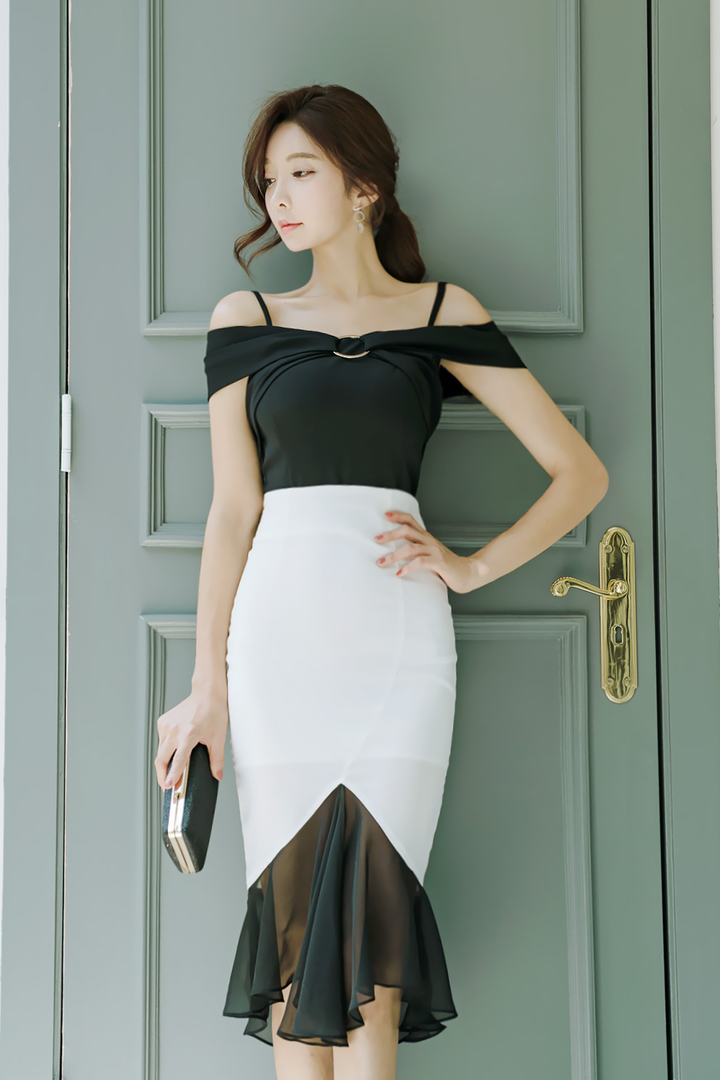 靠在门边的高清女神朴秀妍图片