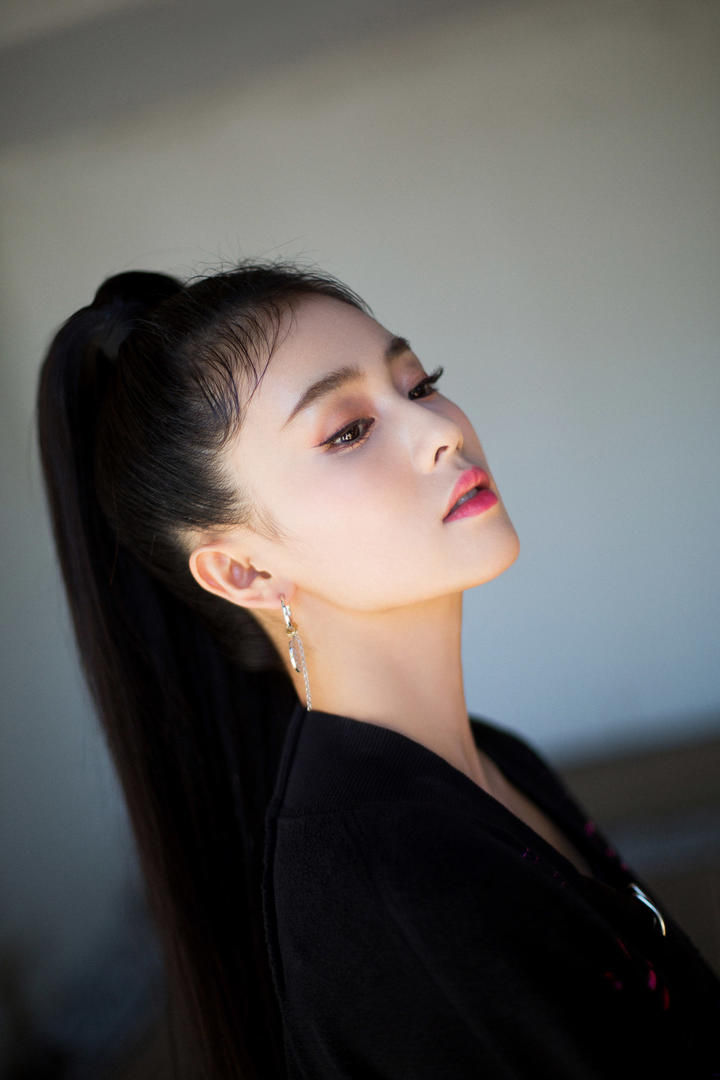 中国时尚高冷美女明星白鹿壁纸图片