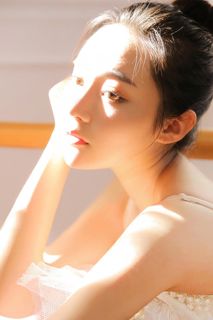 阳光下的芭蕾舞者清纯可爱女生头像图片