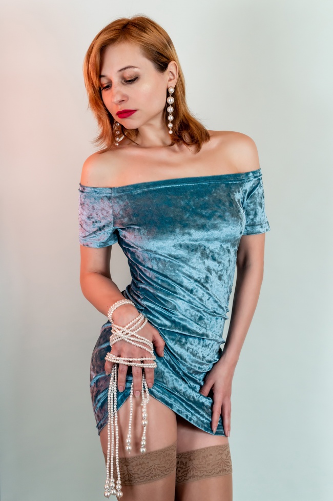 大胆丝袜美女人体写真图片