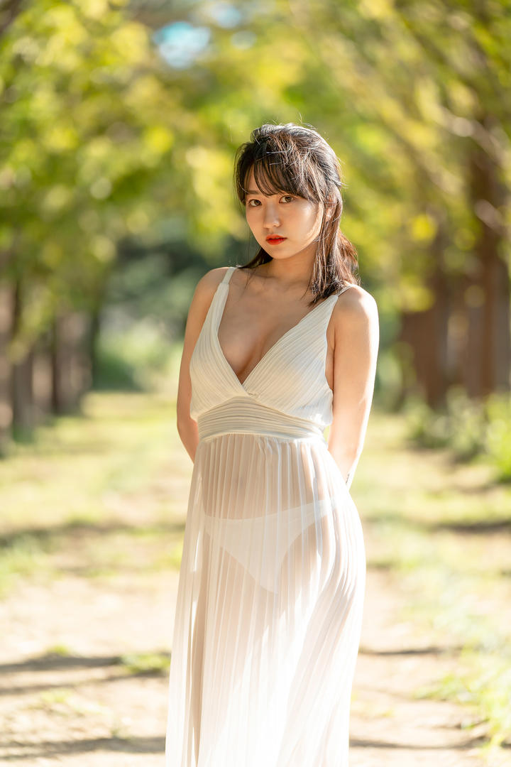 高清美女图片清纯女生户外写真壁纸下载