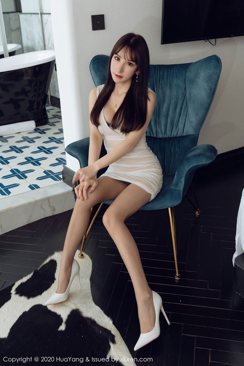 花漾Show性感女神周于希Sandy肉色丝袜&淡雅礼裙大理旅拍