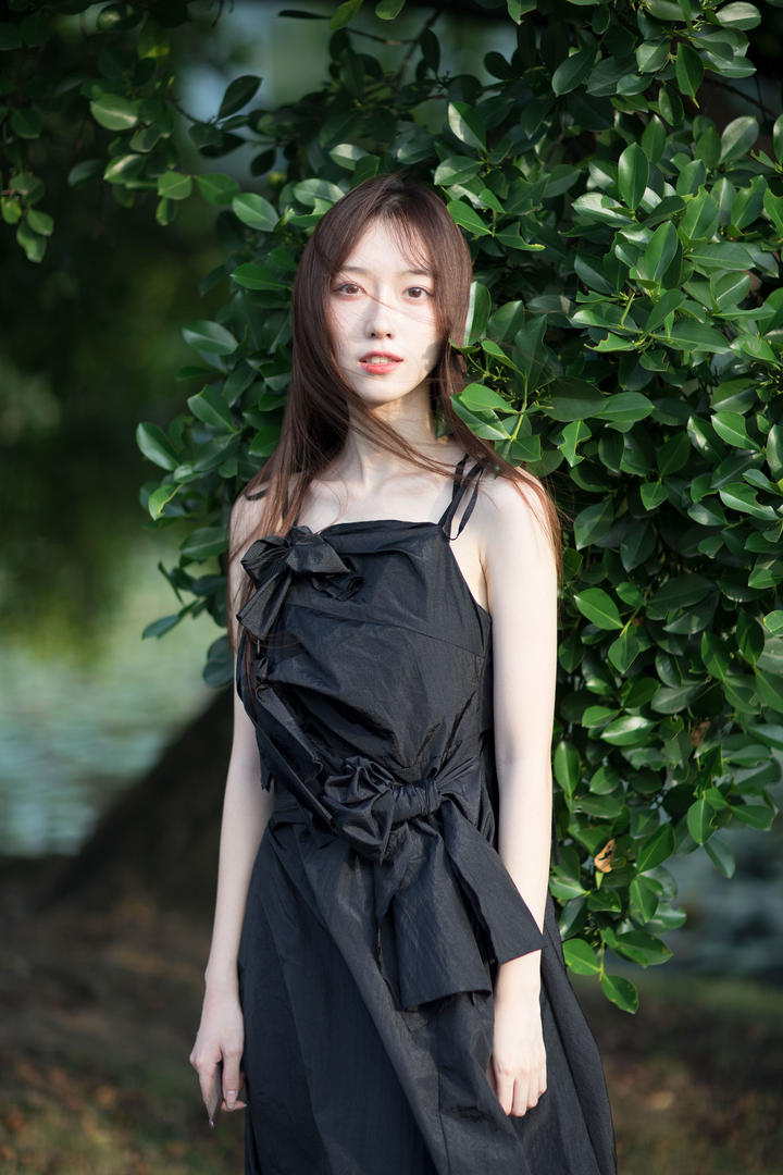 绿色养眼美女壁纸图片高清大图