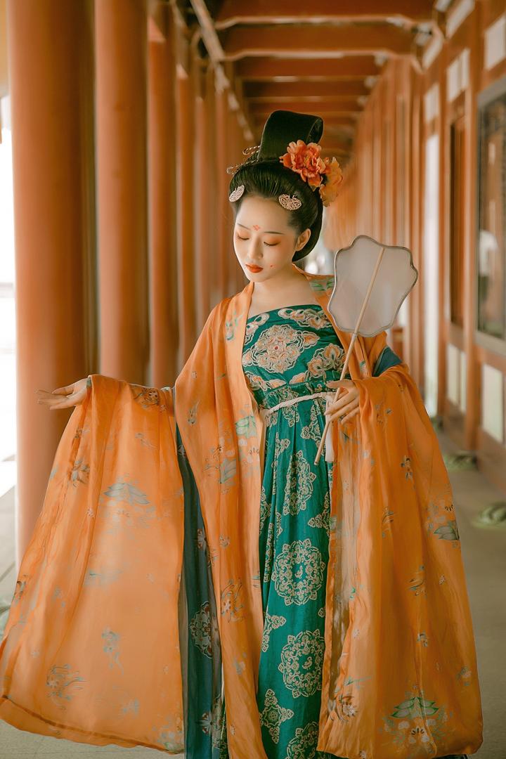 古典唐装贵妃古装美女艺术写真图片