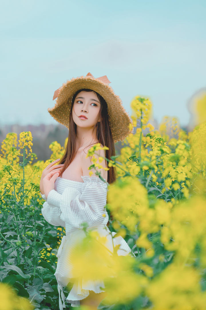花田里的极品气质美女主播个人高清写真图片