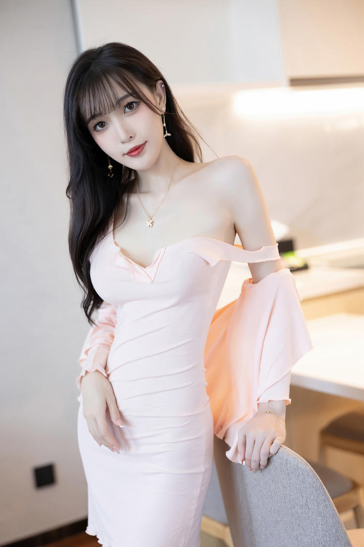 久久人人精品白嫩香肩美女林星阑高清无码性感写真图片