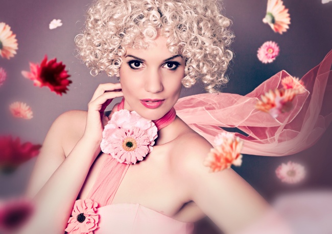 金色短卷发发型图片