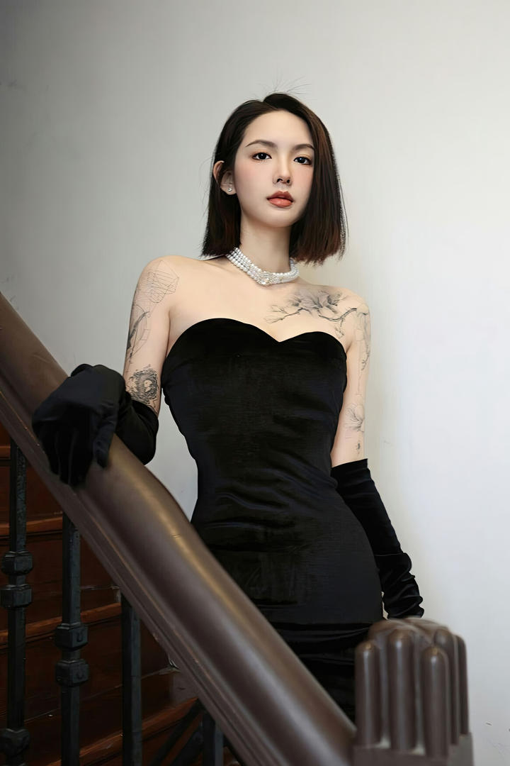 国产精品短发气质美女模特性感写真图片