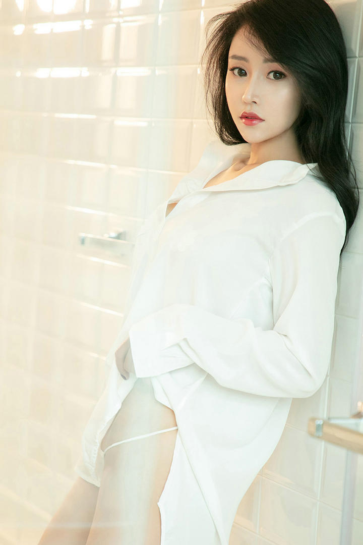 mm131精选白衬衫美女模特浴室性感写真套图