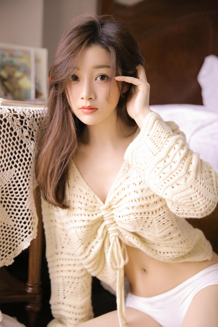 极品颜值清纯白嫩女神生活照写真图片