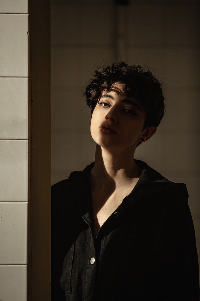 伊朗美女光影艺术写真摄影图片