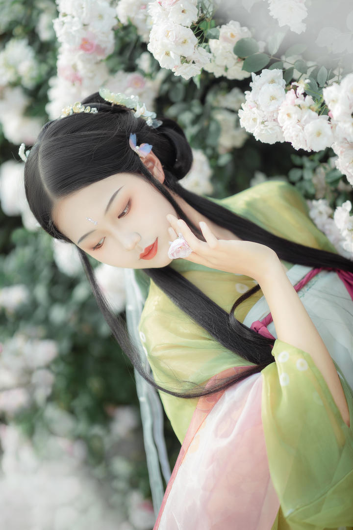 中国气质古风汉服美女唯美写真图片
