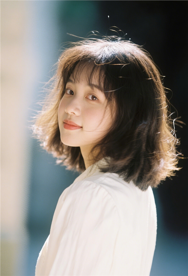清新治愈系美女梨花头摄影图片