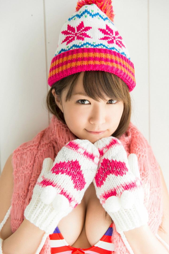 穿冬装的日本大胸比基尼美女性感图片