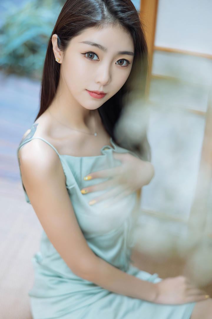 4K唯美气质女神可樂精品美女壁纸图片