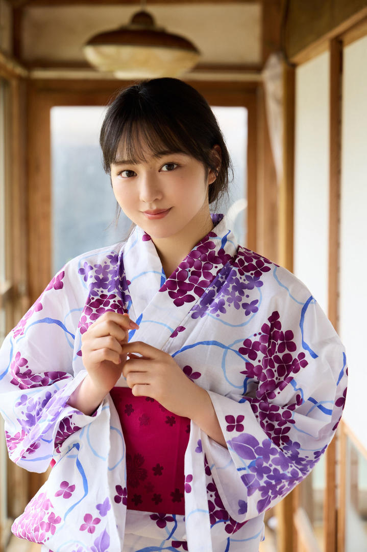 穿和服的日本漂亮美女高清手机壁纸图片