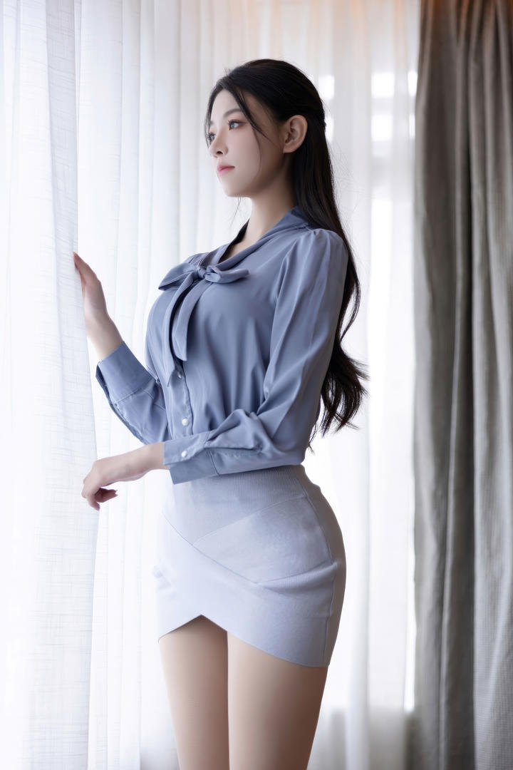 秀人网超短裙女神肉色丝袜大长腿诱惑图片