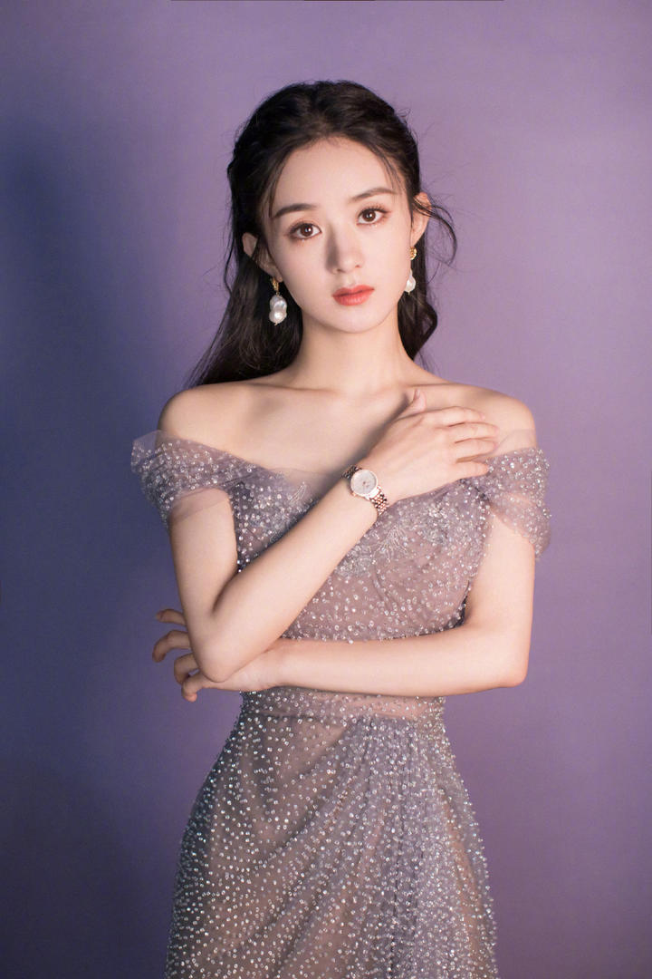 赵丽颖性感妩媚香肩写真图片