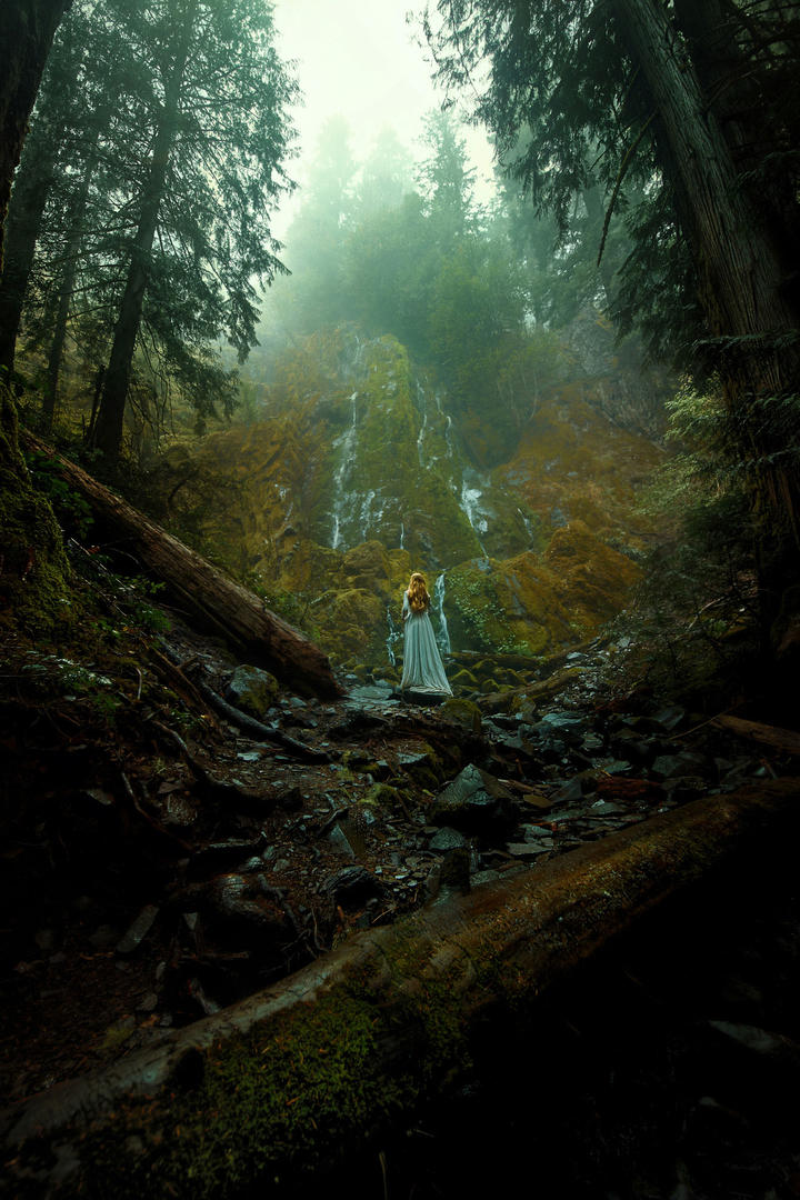 欧美林中少女艺术摄影图片