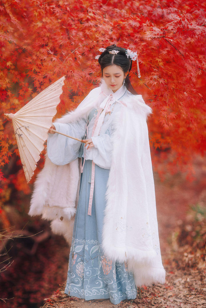 撑着伞的极品超清古典美女艺术写真