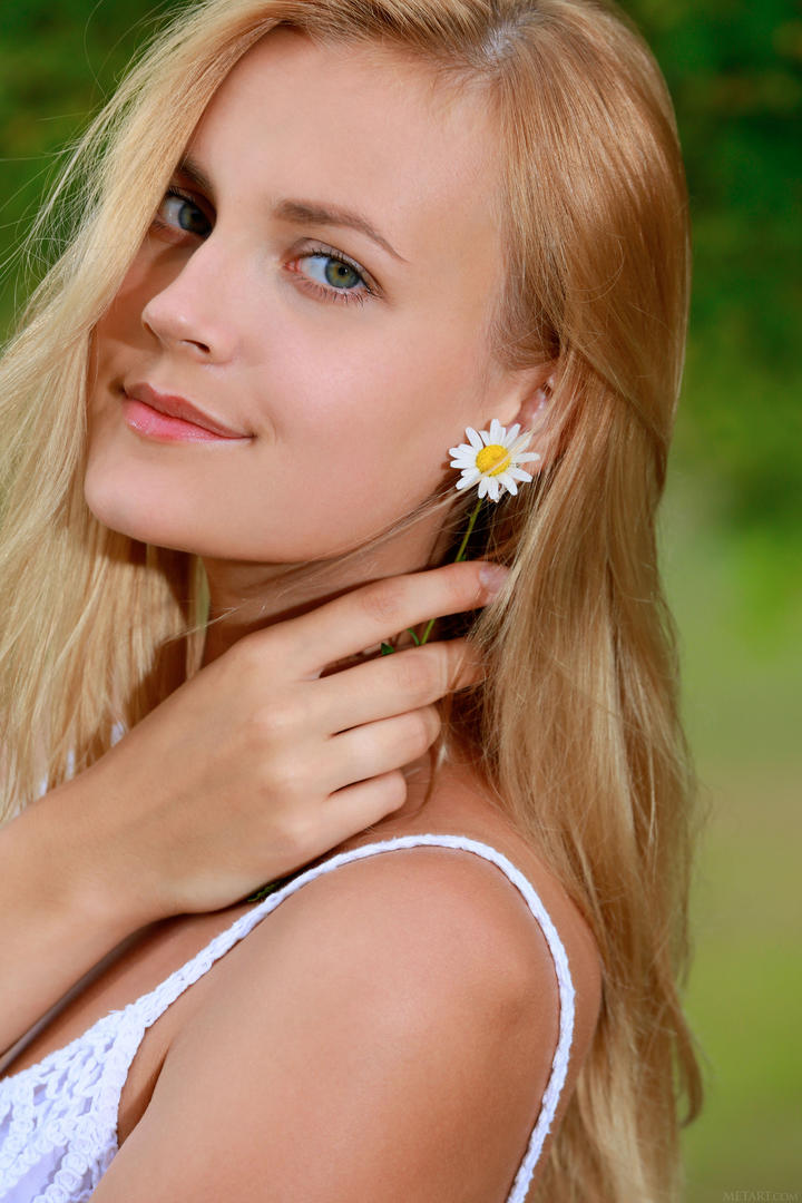 国外金发美女模特高清特写图片