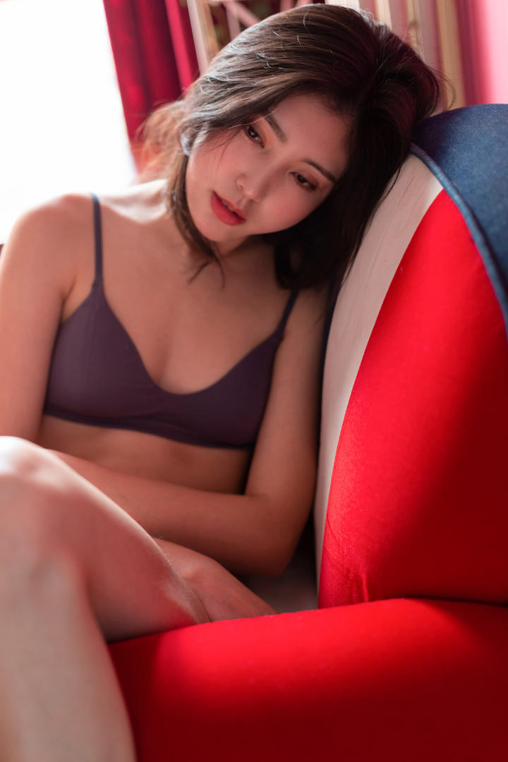 忧郁气质性感苍儿美女写真图片
