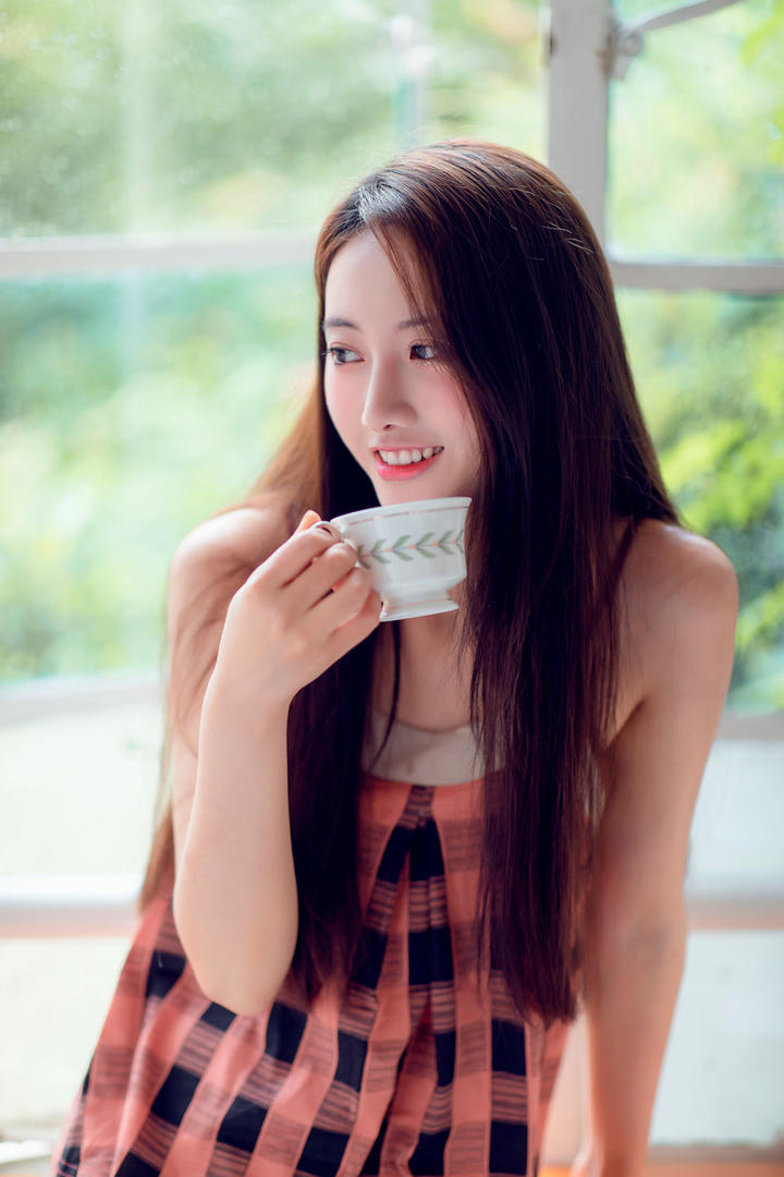 喝咖啡的高清唯美清纯美女女生头像图片