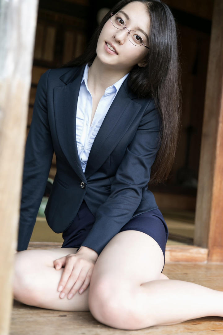 清纯日本美女老师超短裙制服诱惑写真福利资源