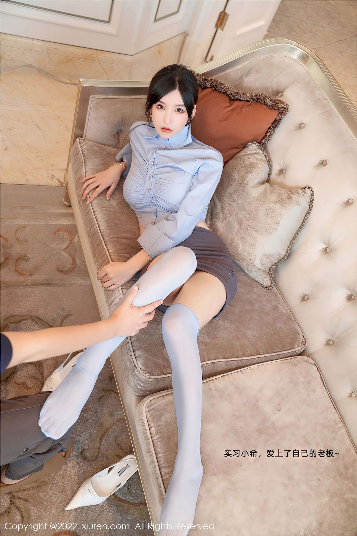 秀人网性感女神周于希Sally都市丽人装扮丝袜系列心愿旅拍