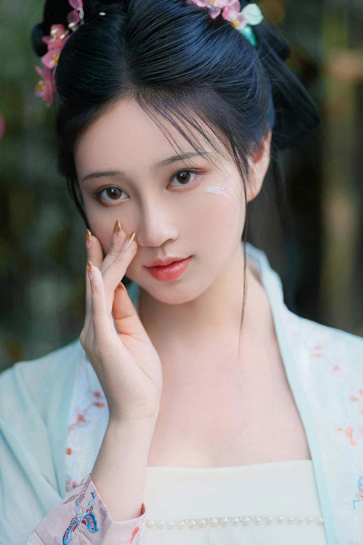 沉鱼落雁的古装气质美女主播高清美照图片