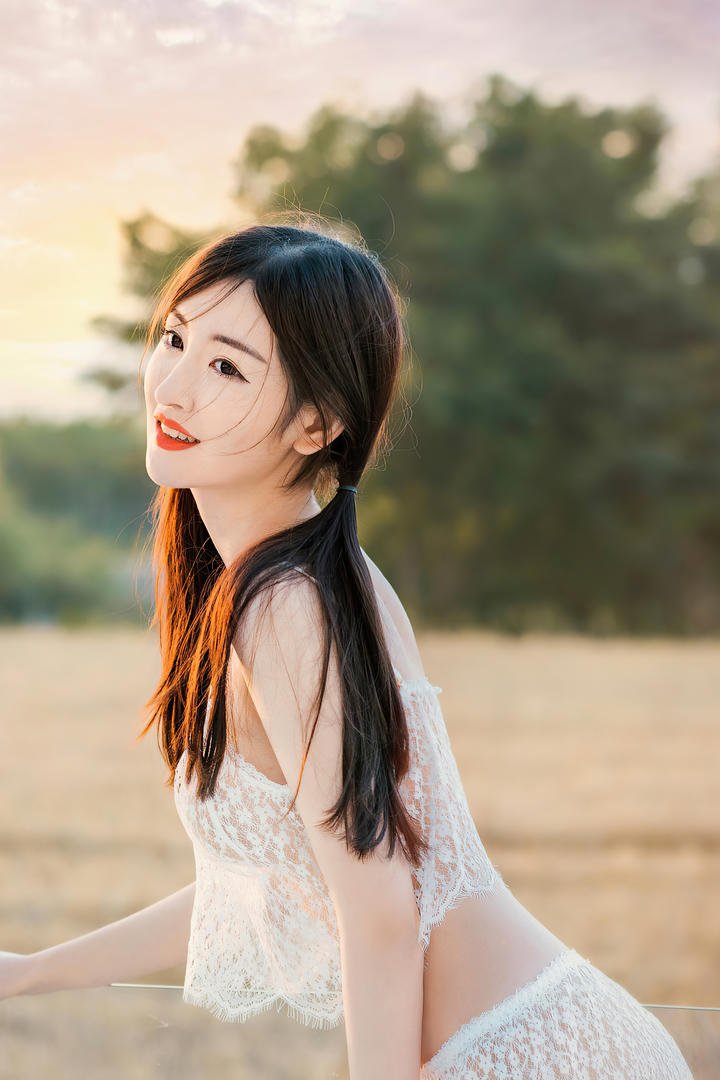 甜美的双马尾清纯美女沈梦瑶图片