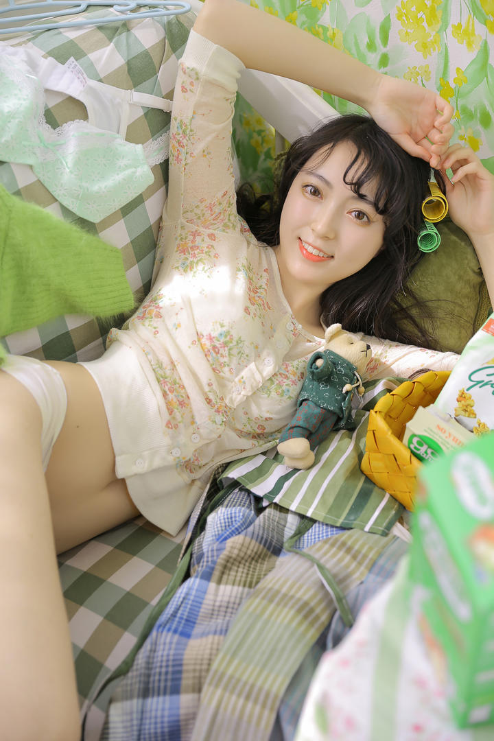 国内清纯美女生活照私拍写真图片