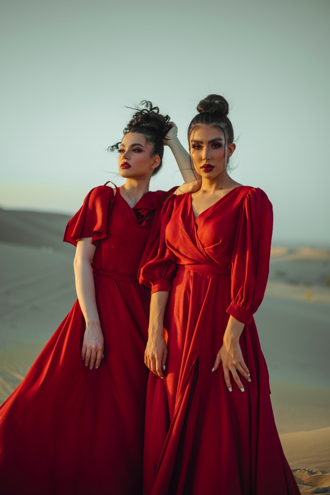 时尚闺蜜装美女写真图片