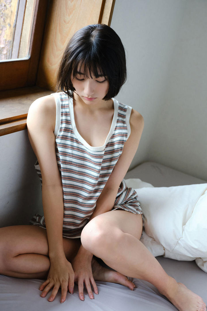 亚洲在线日本嫩模美女睡衣自拍写真图片
