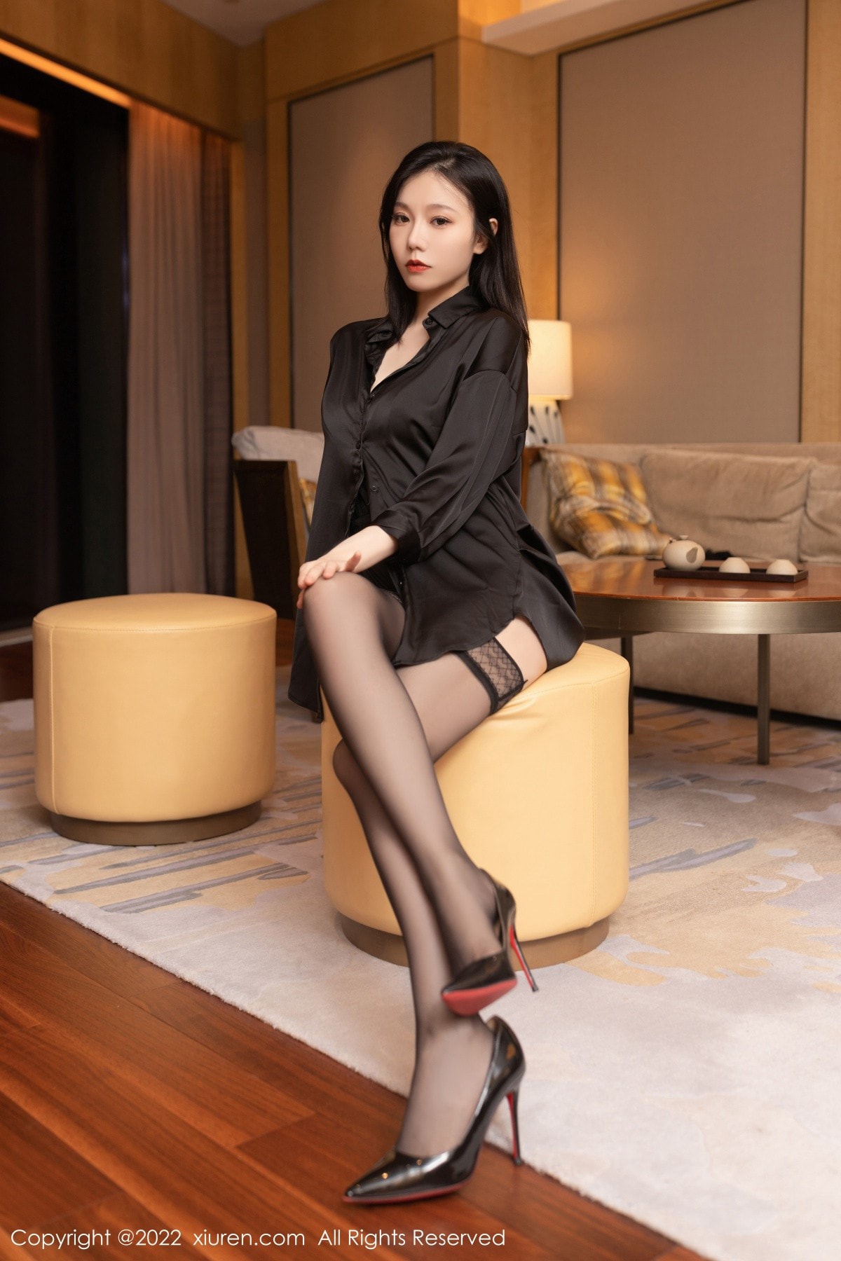 秀人网美女模特安然Maleah黑色情趣服饰搭配魅惑黑丝写真