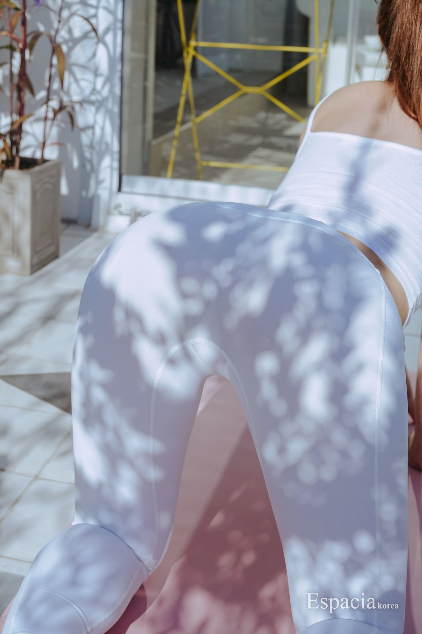 ESPACIAKOREA清纯少女白色瑜伽服饰青春阳光写真