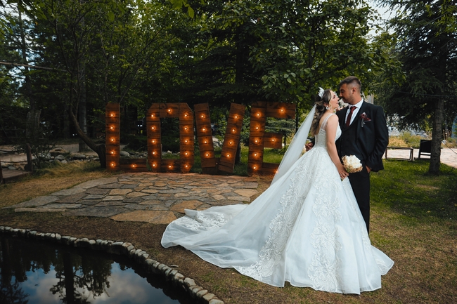 欧美室外情侣婚纱照写真摄影图片