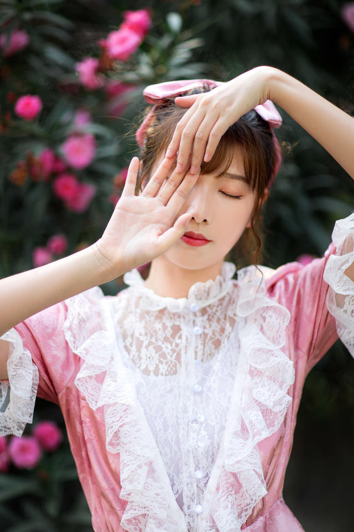 穿洋裙的可爱女生唯美壁纸图片大全