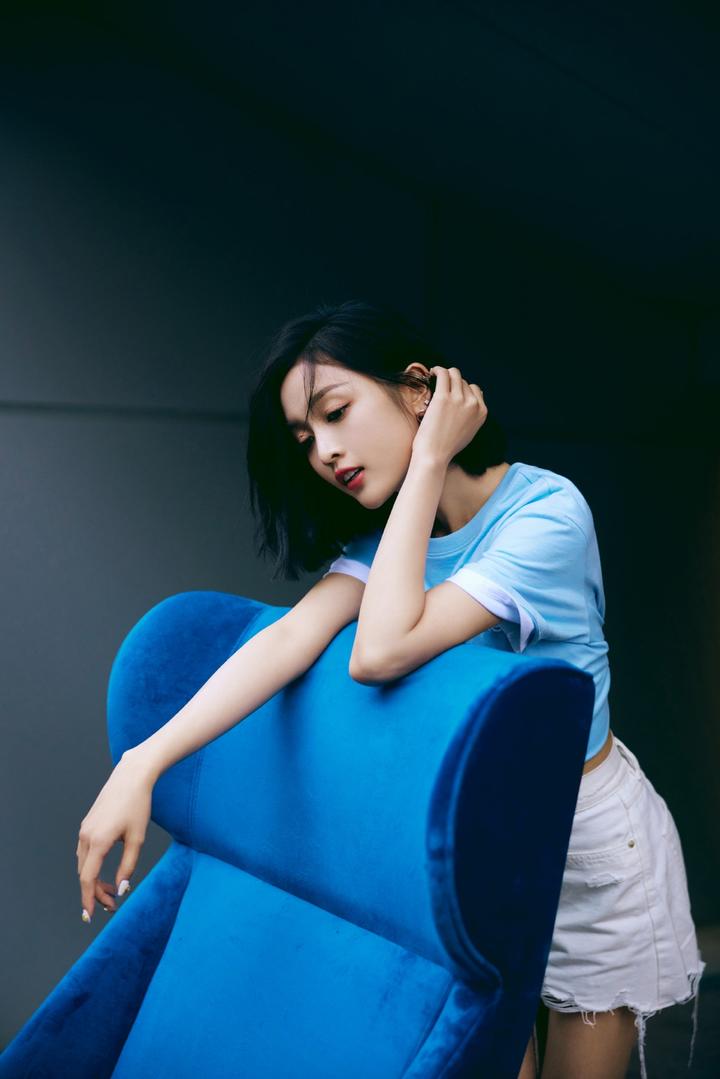 国内高清美女明星吴宣仪气质美女写真图片