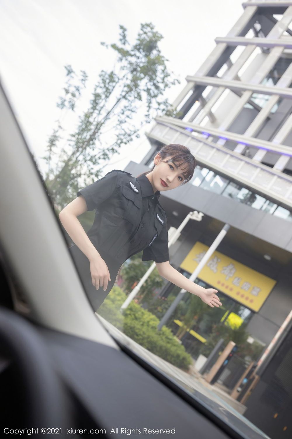 秀人网美女模特陆萱萱黑丝美腿物业保安制服主题性感写真