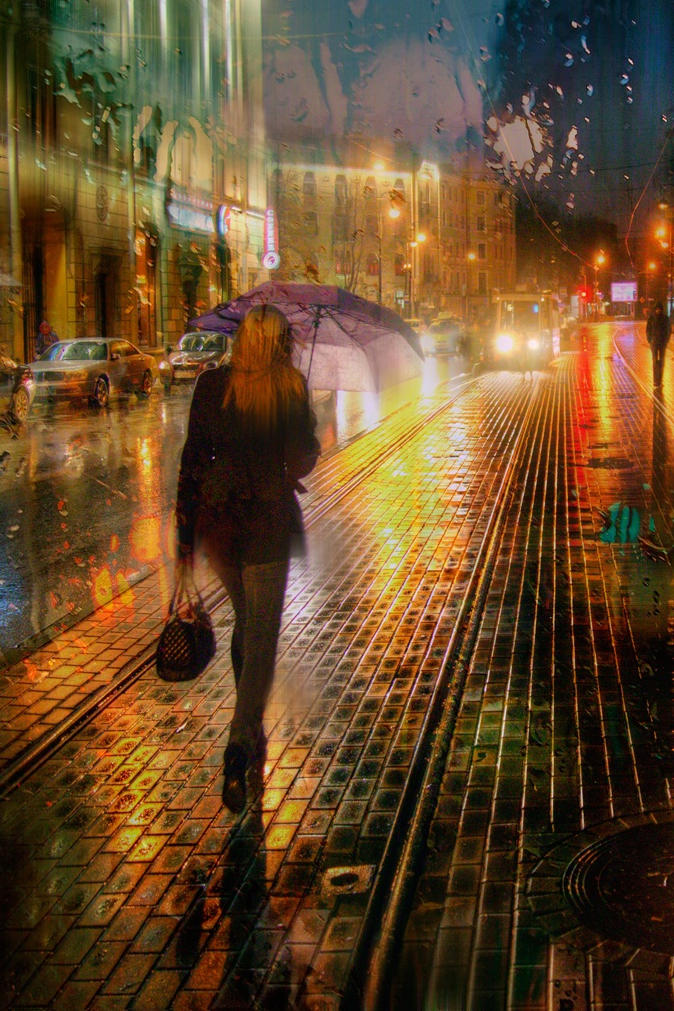 走在雨中街道的路人艺术摄影图片