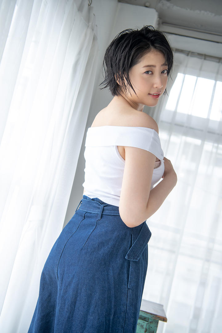 免费下载轻熟性女神日本女优图片