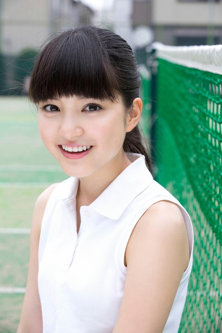 长相甜美的日本清纯女生摄影图片