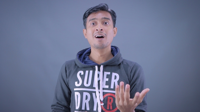 正在唱歌的帅哥图片