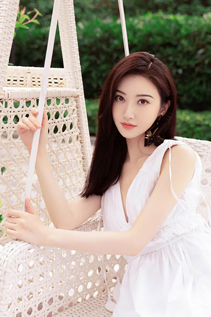 好看的美女明星景甜写真图片
