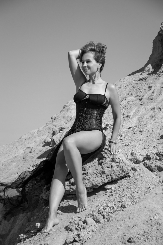 极致诱惑黑白风格内衣美女人体艺术图片