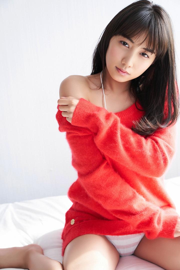 青草社区日本美女嫩滑香肩诱惑图片