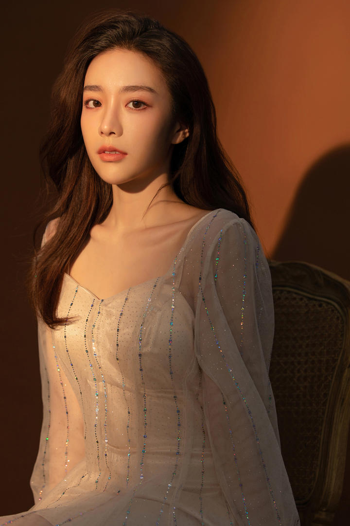 五官精致的极品清纯美女写真图片