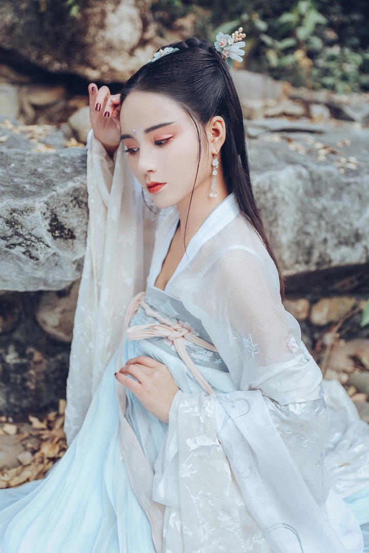 高清优雅唯美古装美女写真图片