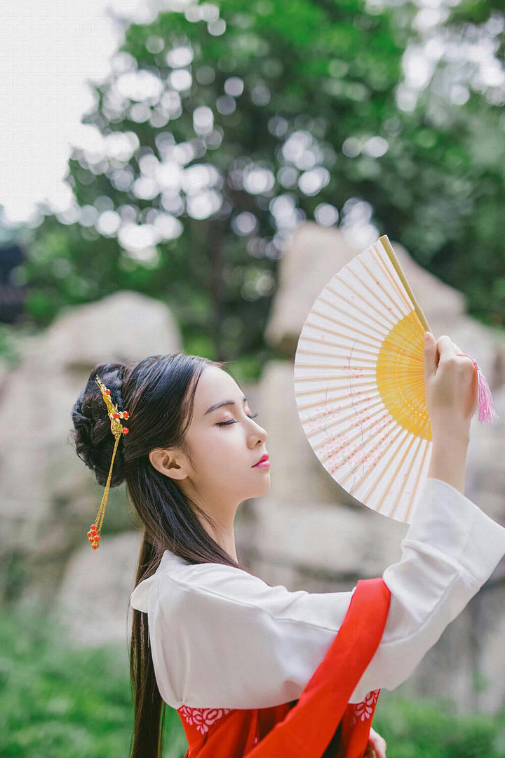 清纯唯美古装美女户外写真摄影图片